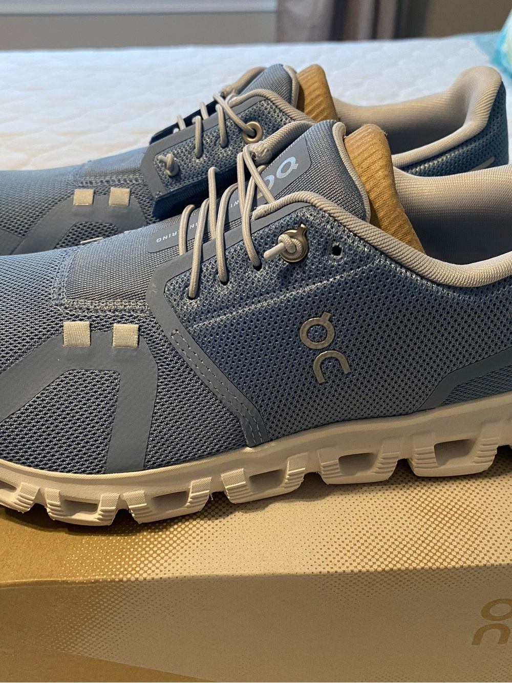 On Running Women's Athletic Shoes in Chambray Blue with White Sole. Size 8.5, NI